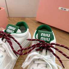 G08顶级缪缪春夏新款走秀MiuMiu饼干底透气休闲鞋秀场工艺来自Miu Miu系列的细节特写 新季的潮流此刻挚爱的概念 G08顶级缪缪春夏新款走秀MiuMiu饼干底透气休闲鞋秀场工艺来自Miu Miu系列的细节特写 新季的潮流此刻挚爱的概念
