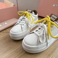 G08顶级缪缪春夏新款走秀MiuMiu饼干底透气休闲鞋秀场工艺来自Miu Miu系列的细节特写 新季的潮流此刻挚爱的概念 G08顶级缪缪春夏新款走秀MiuMiu饼干底透气休闲鞋秀场工艺来自Miu Miu系列的细节特写 新季的潮流此刻挚爱的概念