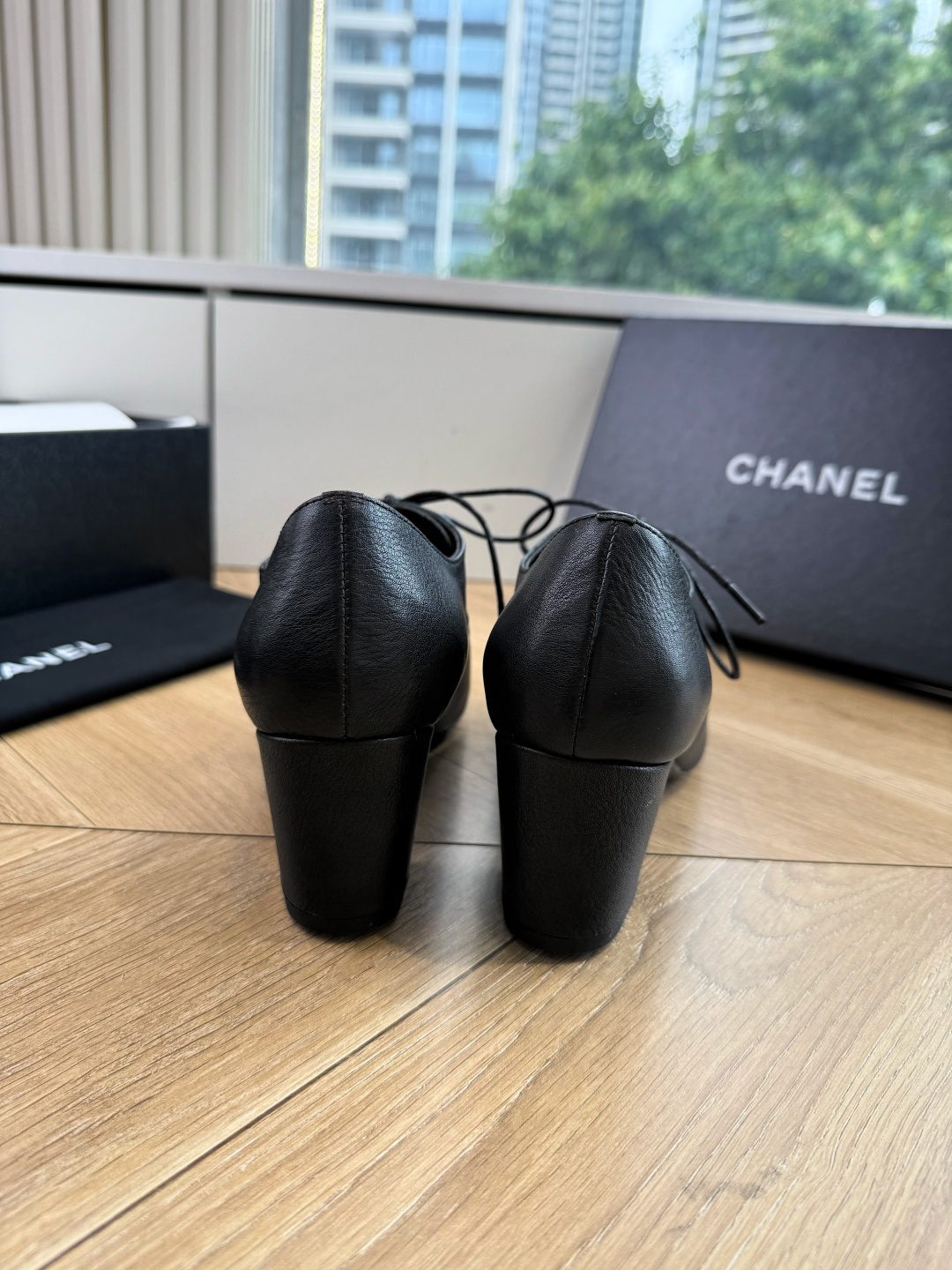 G189盒Chane*26ss夏季新款玛丽珍单鞋 温柔名媛的氛围感缓缓蔓延,圆润鞋头搭配精巧的小蝴蝶结,撞色方头贴标是整 G189盒Chane*26ss夏季新款玛丽珍单鞋 温柔名媛的氛围感缓缓蔓延,圆润鞋头搭配精巧的小蝴蝶结,撞色方头贴标是整
