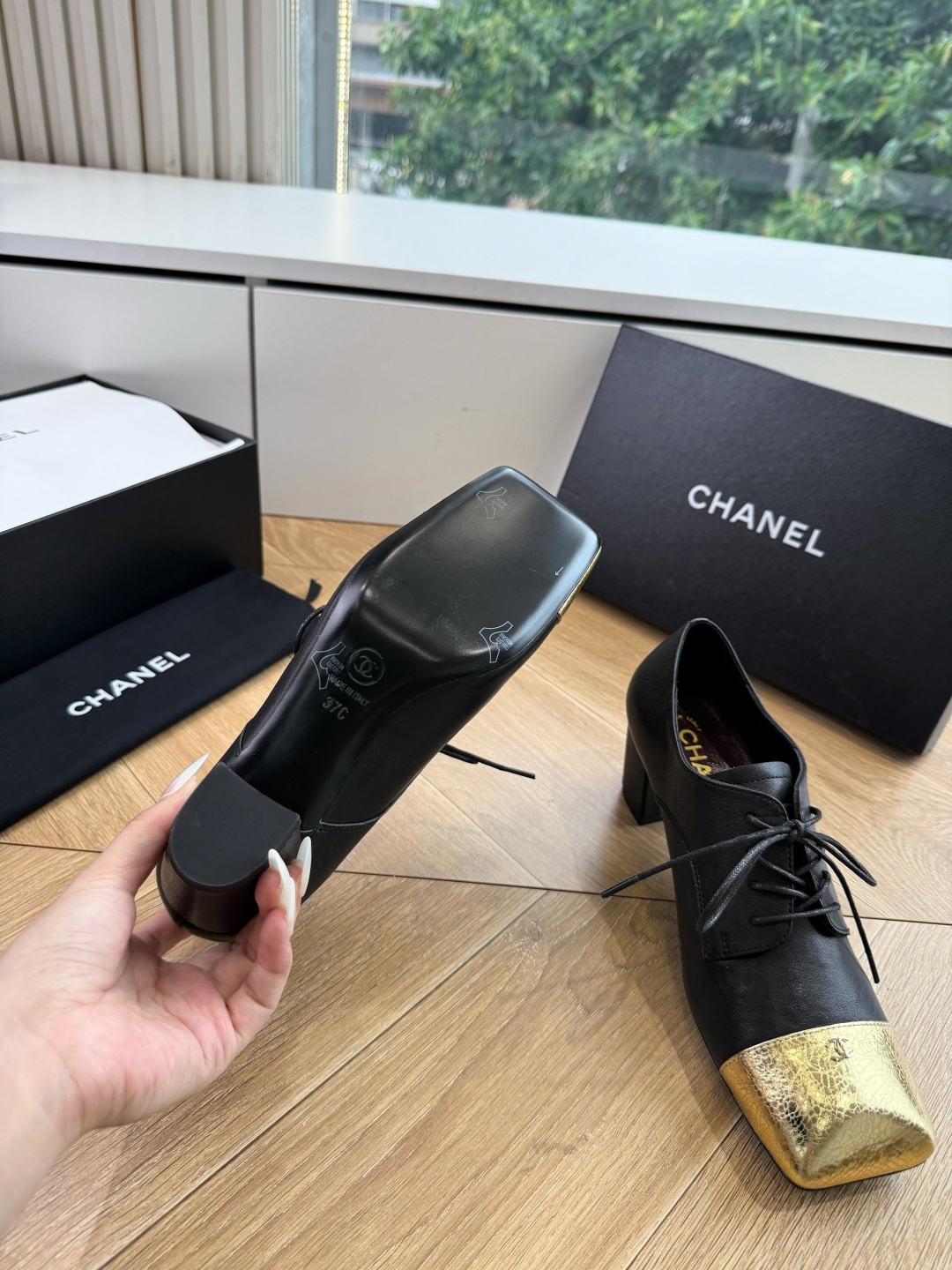 G189盒Chane*26ss夏季新款玛丽珍单鞋 温柔名媛的氛围感缓缓蔓延,圆润鞋头搭配精巧的小蝴蝶结,撞色方头贴标是整 G189盒Chane*26ss夏季新款玛丽珍单鞋 温柔名媛的氛围感缓缓蔓延,圆润鞋头搭配精巧的小蝴蝶结,撞色方头贴标是整