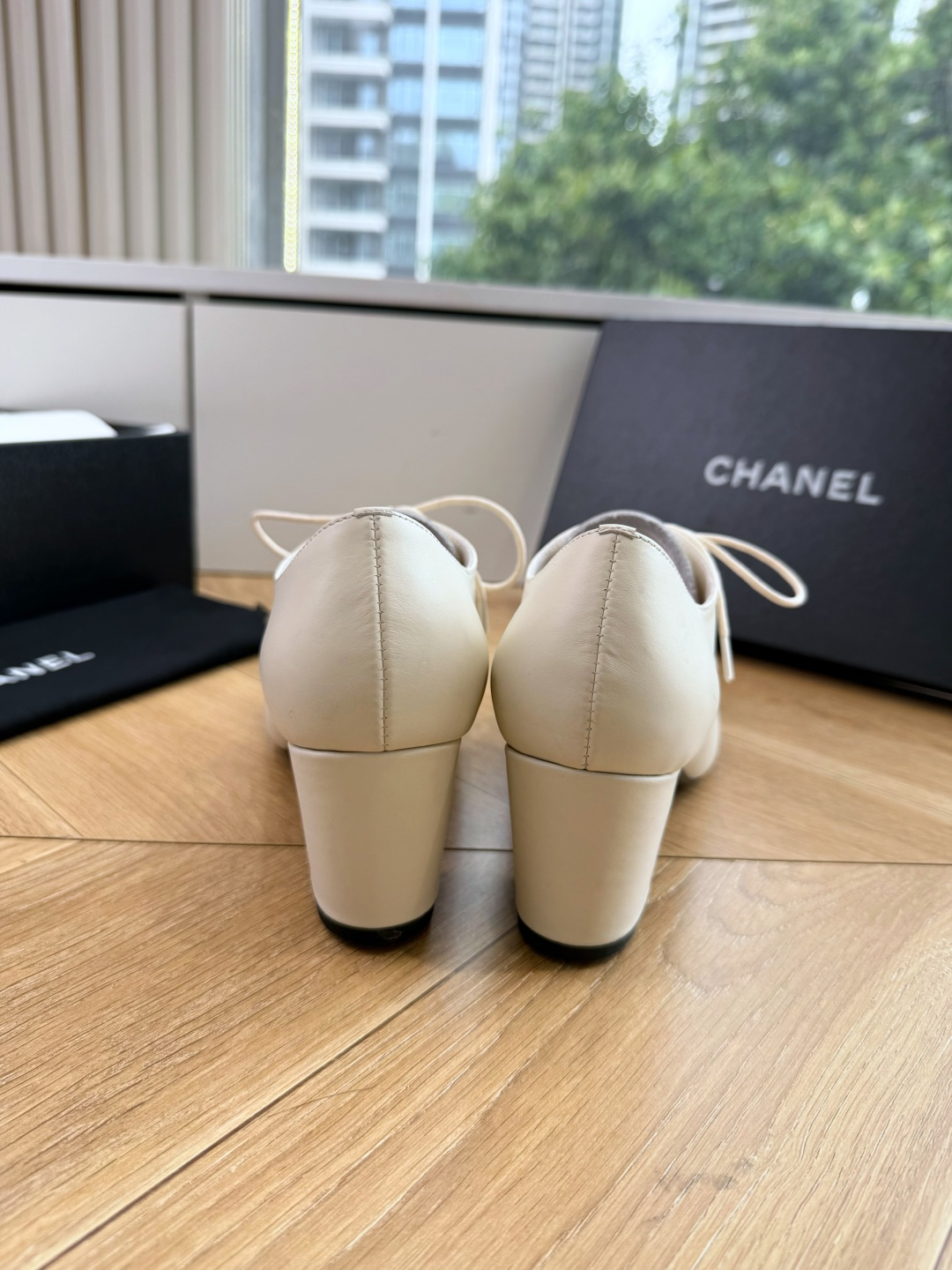 G189盒Chane*26ss夏季新款玛丽珍单鞋 温柔名媛的氛围感缓缓蔓延,圆润鞋头搭配精巧的小蝴蝶结,撞色方头贴标是整 G189盒Chane*26ss夏季新款玛丽珍单鞋 温柔名媛的氛围感缓缓蔓延,圆润鞋头搭配精巧的小蝴蝶结,撞色方头贴标是整