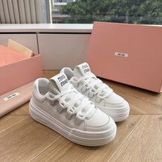G08顶级缪缪春夏新款走秀MiuMiu饼干底透气休闲鞋秀场工艺来自Miu Miu系列的细节特写 新季的潮流此刻挚爱的概念 G08顶级缪缪春夏新款走秀MiuMiu饼干底透气休闲鞋秀场工艺来自Miu Miu系列的细节特写 新季的潮流此刻挚爱的概念