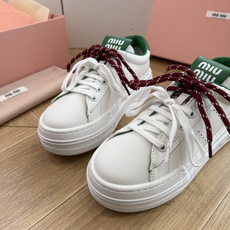 G08顶级缪缪春夏新款走秀MiuMiu饼干底透气休闲鞋秀场工艺来自Miu Miu系列的细节特写 新季的潮流此刻挚爱的概念 G08顶级缪缪春夏新款走秀MiuMiu饼干底透气休闲鞋秀场工艺来自Miu Miu系列的细节特写 新季的潮流此刻挚爱的概念