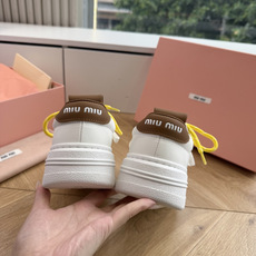 G08顶级缪缪春夏新款走秀MiuMiu饼干底透气休闲鞋秀场工艺来自Miu Miu系列的细节特写 新季的潮流此刻挚爱的概念 G08顶级缪缪春夏新款走秀MiuMiu饼干底透气休闲鞋秀场工艺来自Miu Miu系列的细节特写 新季的潮流此刻挚爱的概念