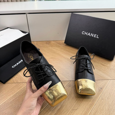 G189盒Chane*26ss夏季新款玛丽珍单鞋 温柔名媛的氛围感缓缓蔓延,圆润鞋头搭配精巧的小蝴蝶结,撞色方头贴标是整 G189盒Chane*26ss夏季新款玛丽珍单鞋 温柔名媛的氛围感缓缓蔓延,圆润鞋头搭配精巧的小蝴蝶结,撞色方头贴标是整