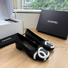 G027带飞机盒Chane*26ss夏季新款玛丽珍单鞋 温柔名媛的氛围感缓缓蔓延,圆润鞋头搭配精巧的小蝴蝶结,撞色双C贴 G027带飞机盒Chane*26ss夏季新款玛丽珍单鞋 温柔名媛的氛围感缓缓蔓延,圆润鞋头搭配精巧的小蝴蝶结,撞色双C贴