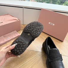 G0286代购级独家上新Miu Miu2026真皮乐福鞋Zp开发 手工羊皮平底拖鞋秒杀市面版本Miu真的太少女奶呼呼的超 G0286代购级独家上新Miu Miu2026真皮乐福鞋Zp开发 手工羊皮平底拖鞋秒杀市面版本Miu真的太少女奶呼呼的超
