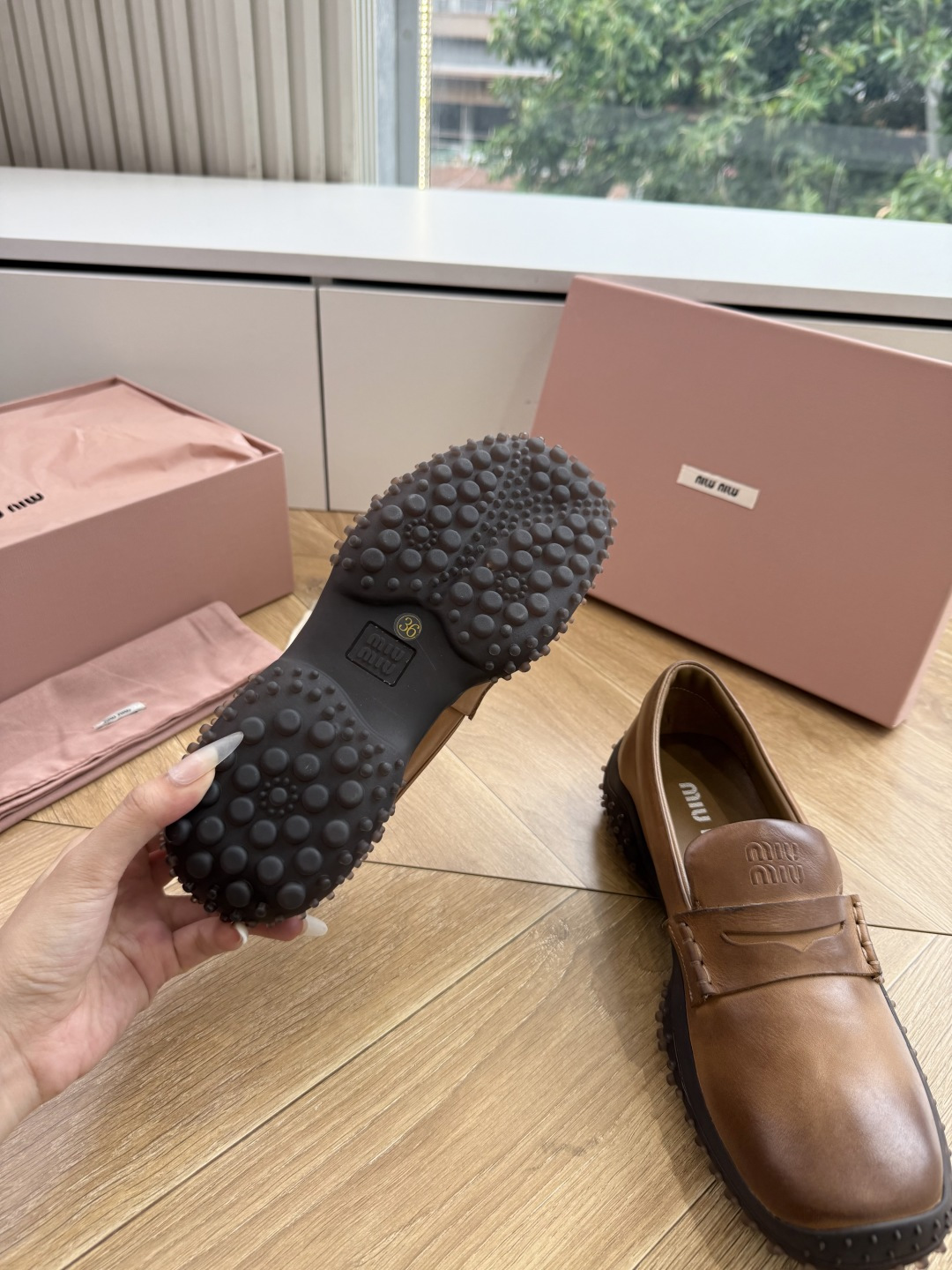 G0286代购级独家上新Miu Miu2026真皮乐福鞋Zp开发 手工羊皮平底拖鞋秒杀市面版本Miu真的太少女奶呼呼的超 G0286代购级独家上新Miu Miu2026真皮乐福鞋Zp开发 手工羊皮平底拖鞋秒杀市面版本Miu真的太少女奶呼呼的超