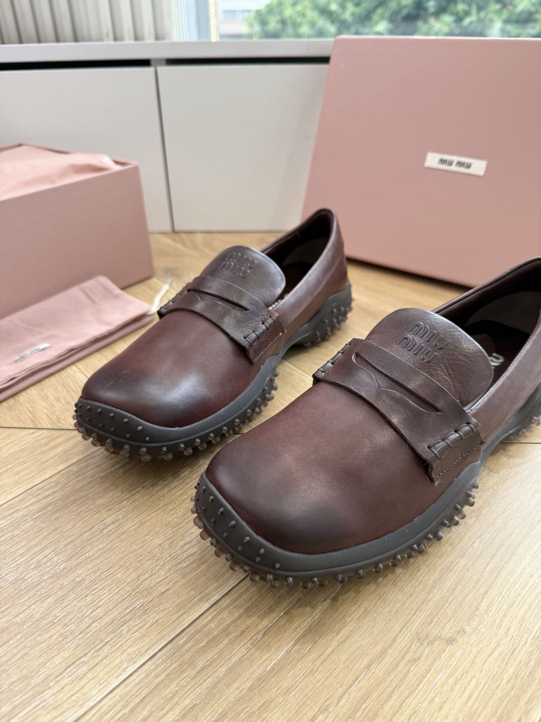 G0286代购级独家上新Miu Miu2026真皮乐福鞋Zp开发 手工羊皮平底拖鞋秒杀市面版本Miu真的太少女奶呼呼的超 G0286代购级独家上新Miu Miu2026真皮乐福鞋Zp开发 手工羊皮平底拖鞋秒杀市面版本Miu真的太少女奶呼呼的超