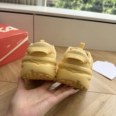 G741@OHOKA 越来越高攀不起了! 勇闯时尚圈,HOKA携手Marni! 善用色彩的 Marni这次给 Hoka来 G741@OHOKA 越来越高攀不起了! 勇闯时尚圈,HOKA携手Marni! 善用色彩的 Marni这次给 Hoka来