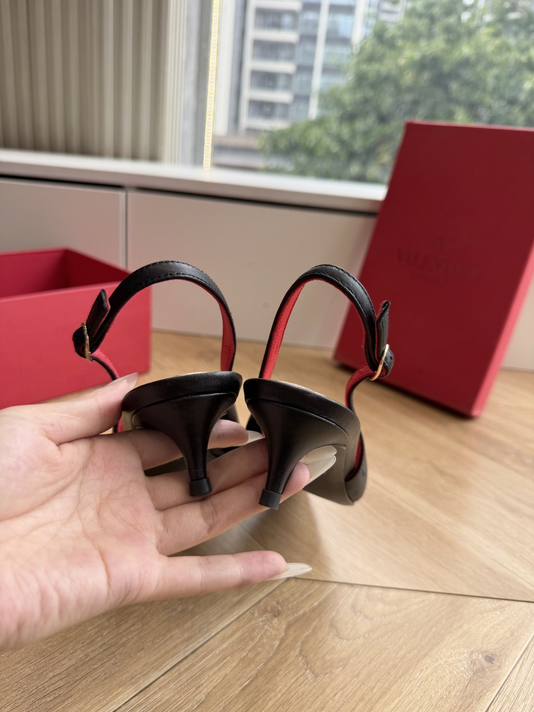 G289 VALENTINO华伦天奴经典凉鞋单鞋春夏VLOGO SIGNATURE鞋型线条流畅.版型超赞上脚舒适.增高.