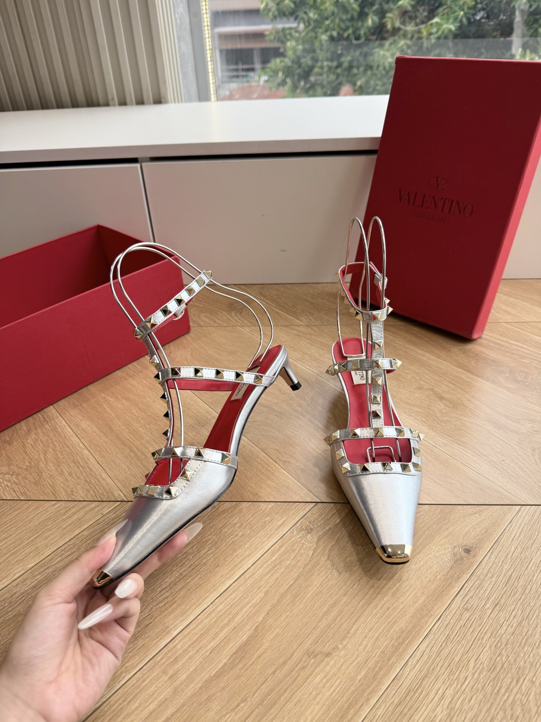 G289 VALENTINO华伦天奴经典凉鞋单鞋春夏VLOGO SIGNATURE鞋型线条流畅.版型超赞上脚舒适.增高. G289 VALENTINO华伦天奴经典凉鞋单鞋春夏VLOGO SIGNATURE鞋型线条流畅.版型超赞上脚舒适.增高.