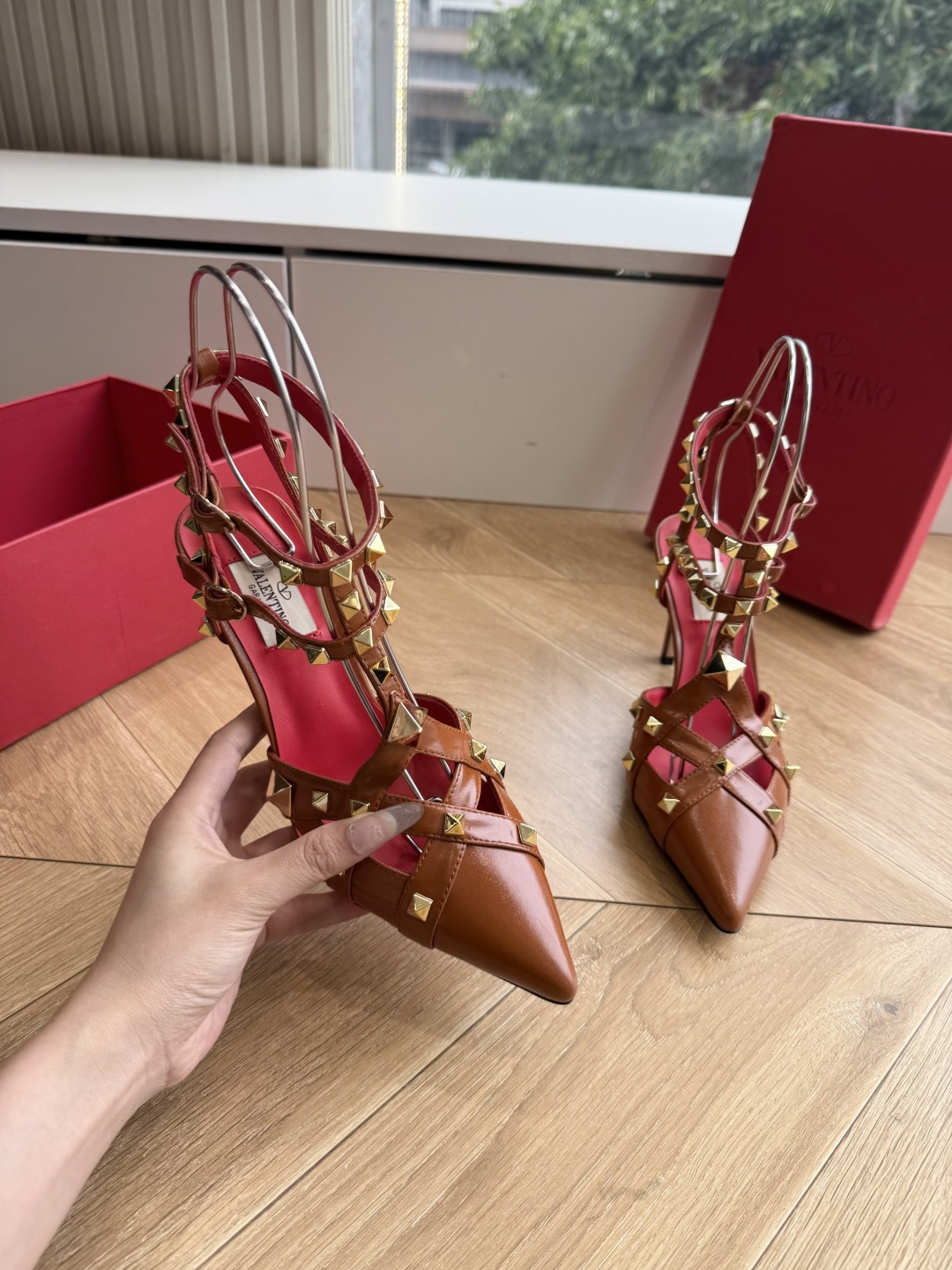 G289 VALENTINO华伦天奴经典凉鞋单鞋春夏VLOGO SIGNATURE鞋型线条流畅.版型超赞上脚舒适.增高. G289 VALENTINO华伦天奴经典凉鞋单鞋春夏VLOGO SIGNATURE鞋型线条流畅.版型超赞上脚舒适.增高.