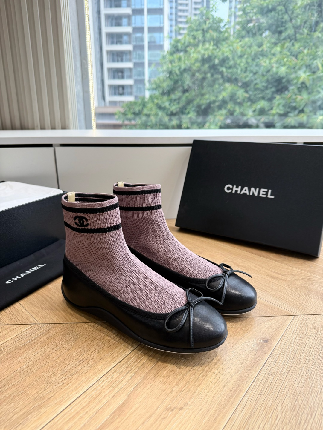 G266 CHANEL 香奈儿 2026 早秋新款 圆头 蝴蝶结 袜套芭蕾舞鞋这双把优雅刻在骨子里的Chanel袜靴!经 G266 CHANEL 香奈儿 2026 早秋新款 圆头 蝴蝶结 袜套芭蕾舞鞋这双把优雅刻在骨子里的Chanel袜靴!经