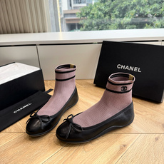 G266 CHANEL 香奈儿 2026 早秋新款 圆头 蝴蝶结 袜套芭蕾舞鞋这双把优雅刻在骨子里的Chanel袜靴!经 G266 CHANEL 香奈儿 2026 早秋新款 圆头 蝴蝶结 袜套芭蕾舞鞋这双把优雅刻在骨子里的Chanel袜靴!经