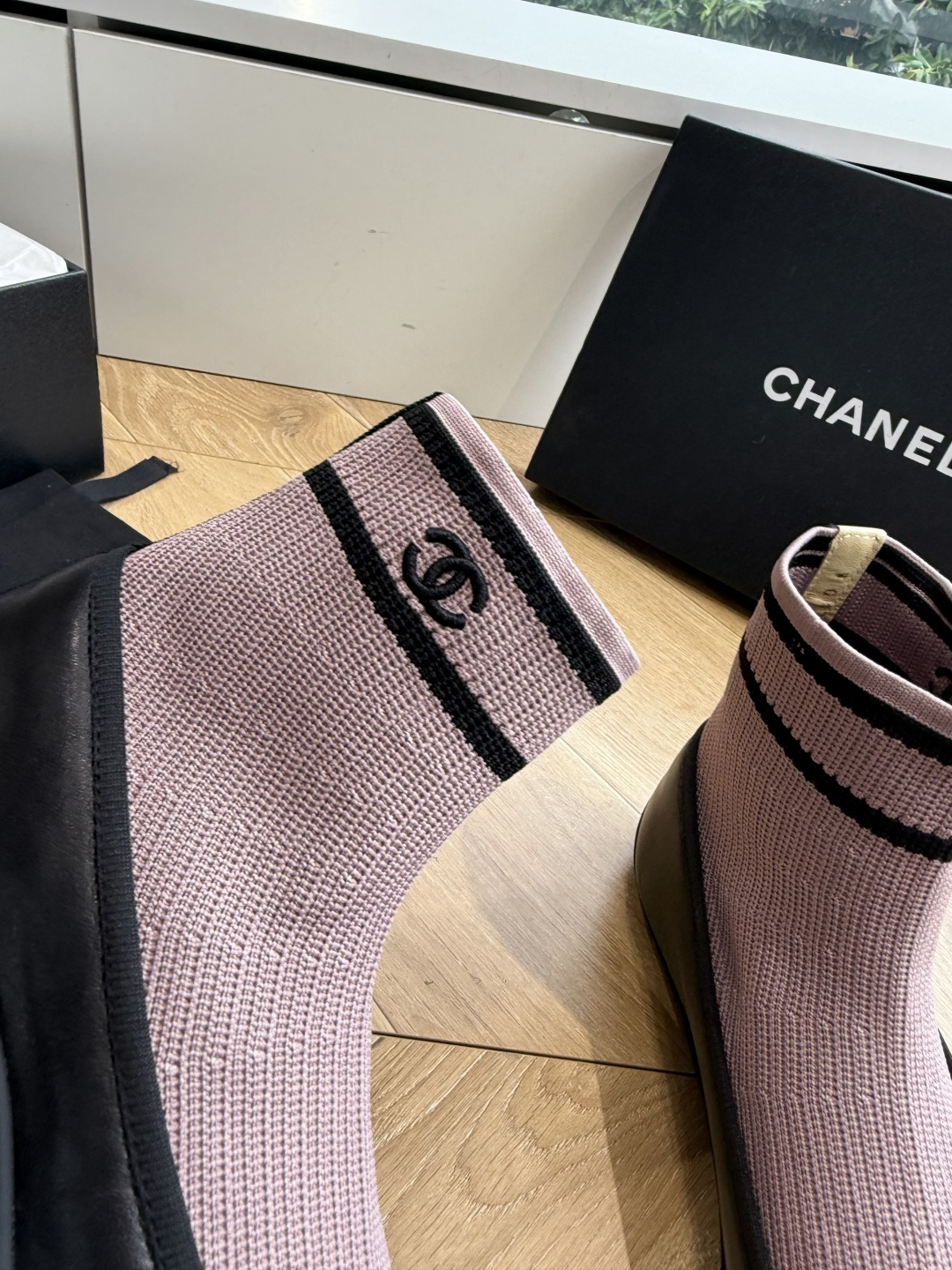 G266 CHANEL 香奈儿 2026 早秋新款 圆头 蝴蝶结 袜套芭蕾舞鞋这双把优雅刻在骨子里的Chanel袜靴!经 G266 CHANEL 香奈儿 2026 早秋新款 圆头 蝴蝶结 袜套芭蕾舞鞋这双把优雅刻在骨子里的Chanel袜靴!经