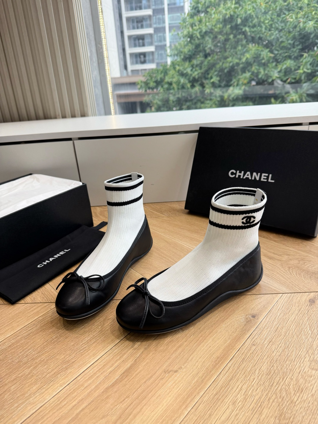 G266 CHANEL 香奈儿 2026 早秋新款 圆头 蝴蝶结 袜套芭蕾舞鞋这双把优雅刻在骨子里的Chanel袜靴!经 G266 CHANEL 香奈儿 2026 早秋新款 圆头 蝴蝶结 袜套芭蕾舞鞋这双把优雅刻在骨子里的Chanel袜靴!经