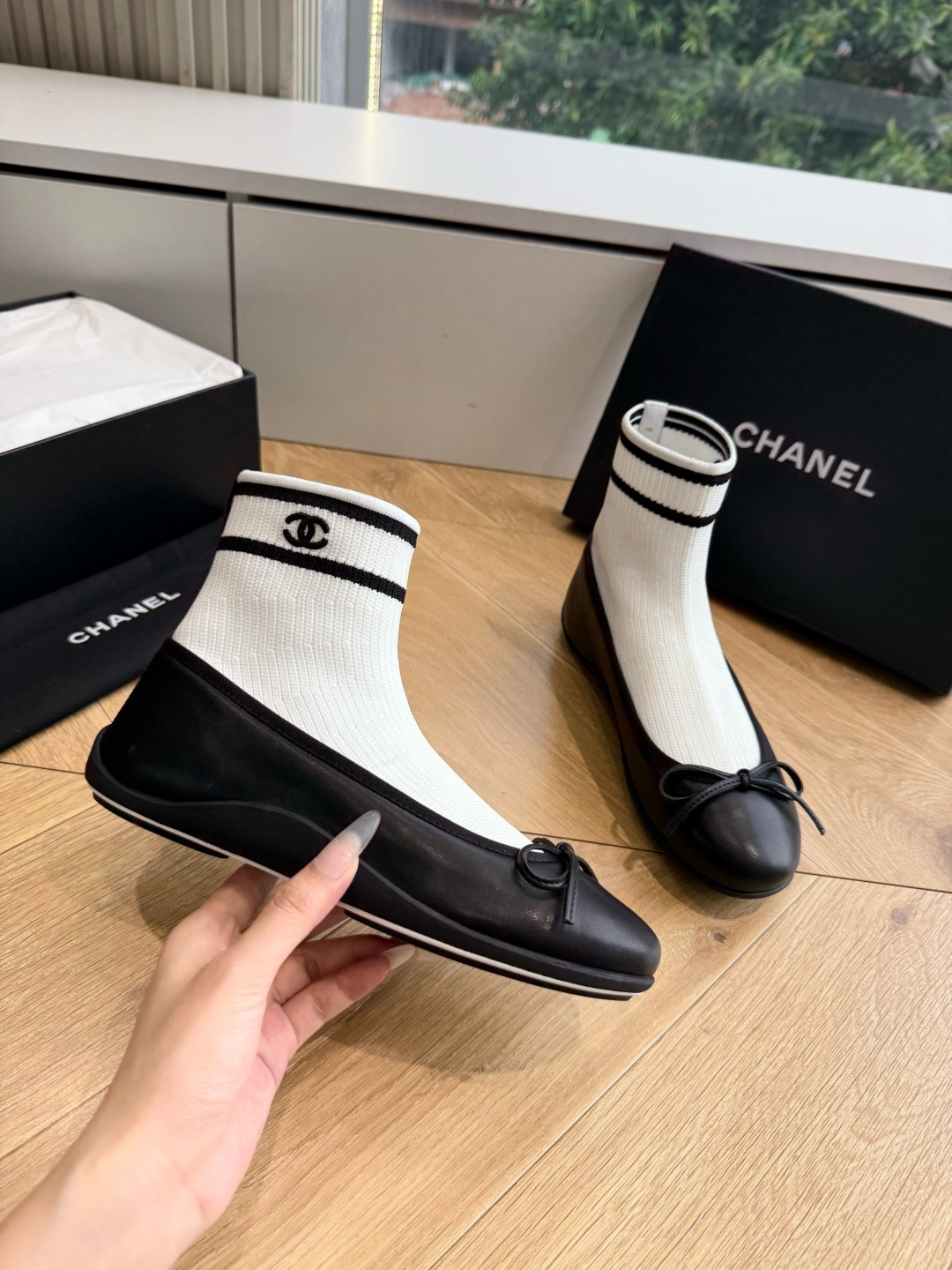 G266 CHANEL 香奈儿 2026 早秋新款 圆头 蝴蝶结 袜套芭蕾舞鞋这双把优雅刻在骨子里的Chanel袜靴!经 G266 CHANEL 香奈儿 2026 早秋新款 圆头 蝴蝶结 袜套芭蕾舞鞋这双把优雅刻在骨子里的Chanel袜靴!经