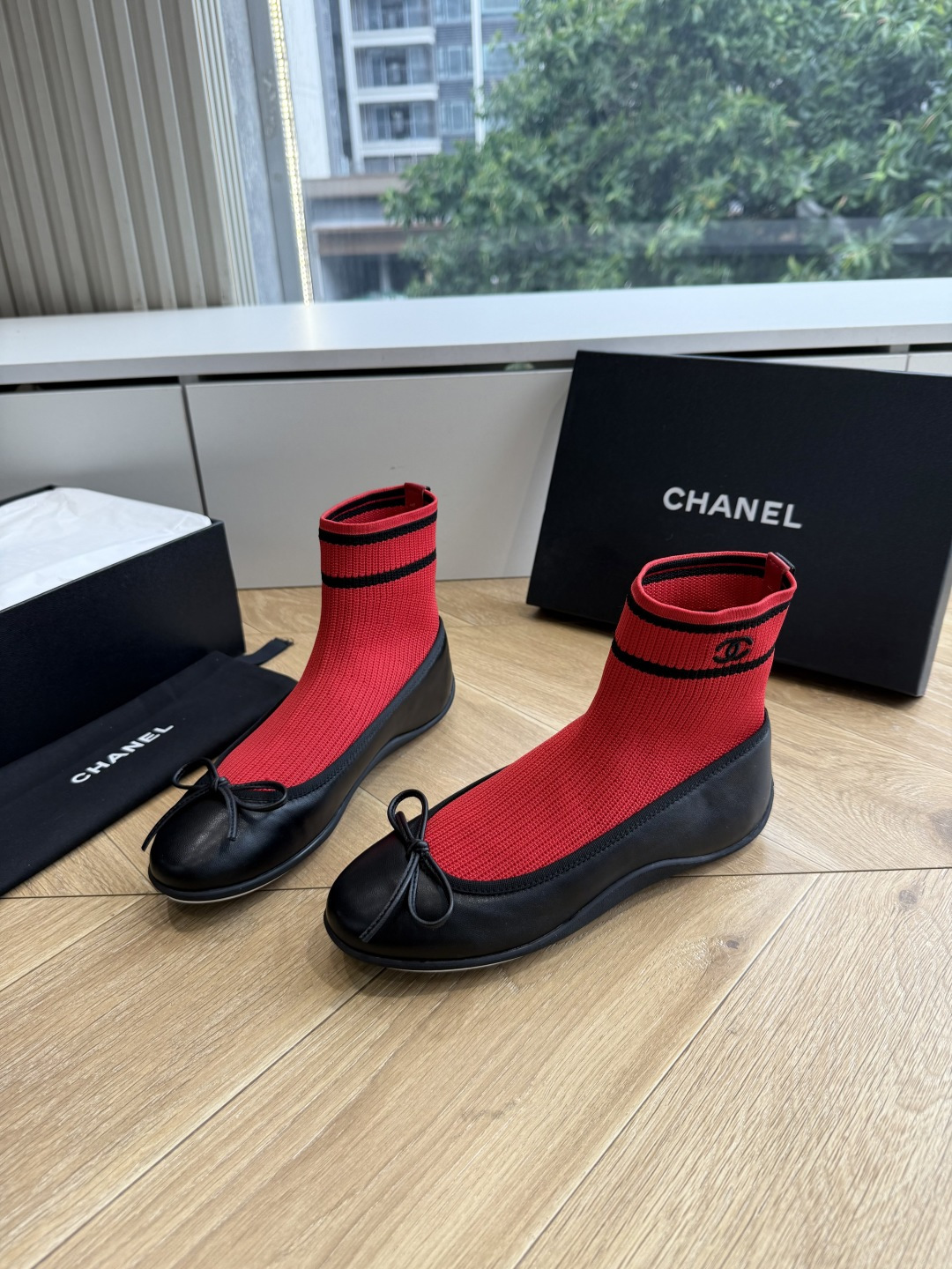G266 CHANEL 香奈儿 2026 早秋新款 圆头 蝴蝶结 袜套芭蕾舞鞋这双把优雅刻在骨子里的Chanel袜靴!经 G266 CHANEL 香奈儿 2026 早秋新款 圆头 蝴蝶结 袜套芭蕾舞鞋这双把优雅刻在骨子里的Chanel袜靴!经