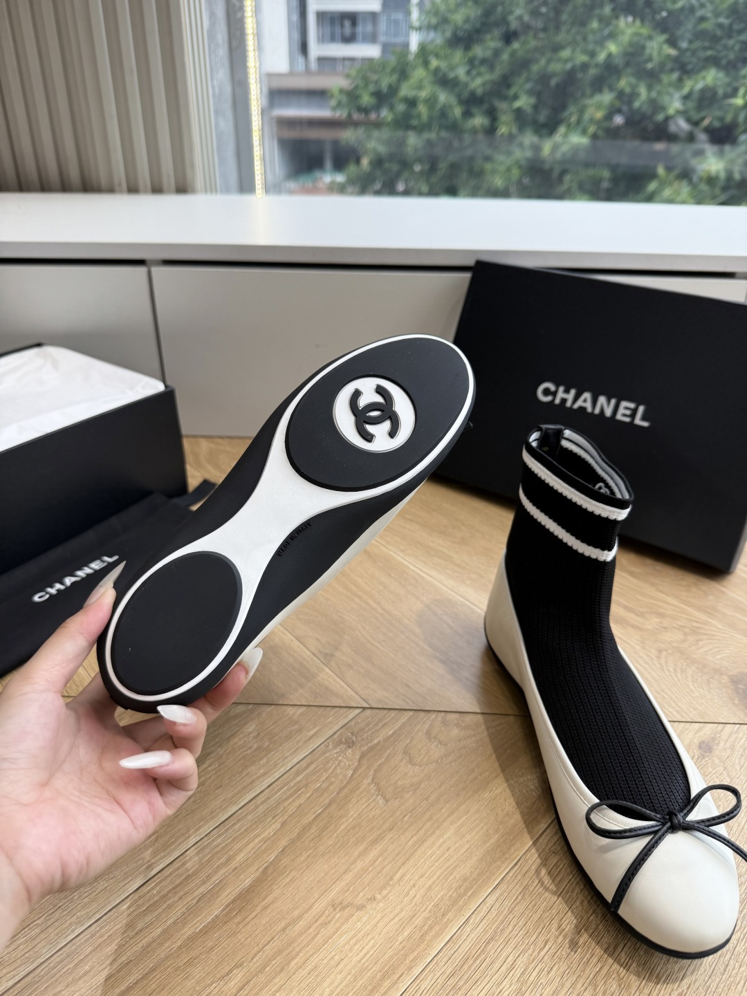 G266 CHANEL 香奈儿 2026 早秋新款 圆头 蝴蝶结 袜套芭蕾舞鞋这双把优雅刻在骨子里的Chanel袜靴!经 G266 CHANEL 香奈儿 2026 早秋新款 圆头 蝴蝶结 袜套芭蕾舞鞋这双把优雅刻在骨子里的Chanel袜靴!经