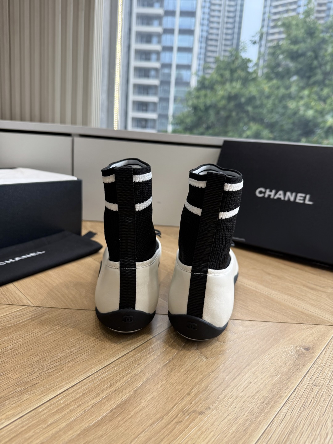 G266 CHANEL 香奈儿 2026 早秋新款 圆头 蝴蝶结 袜套芭蕾舞鞋这双把优雅刻在骨子里的Chanel袜靴!经 G266 CHANEL 香奈儿 2026 早秋新款 圆头 蝴蝶结 袜套芭蕾舞鞋这双把优雅刻在骨子里的Chanel袜靴!经