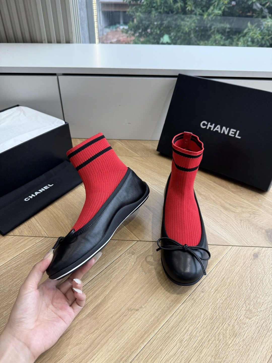 G266 CHANEL 香奈儿 2026 早秋新款 圆头 蝴蝶结 袜套芭蕾舞鞋这双把优雅刻在骨子里的Chanel袜靴!经 G266 CHANEL 香奈儿 2026 早秋新款 圆头 蝴蝶结 袜套芭蕾舞鞋这双把优雅刻在骨子里的Chanel袜靴!经