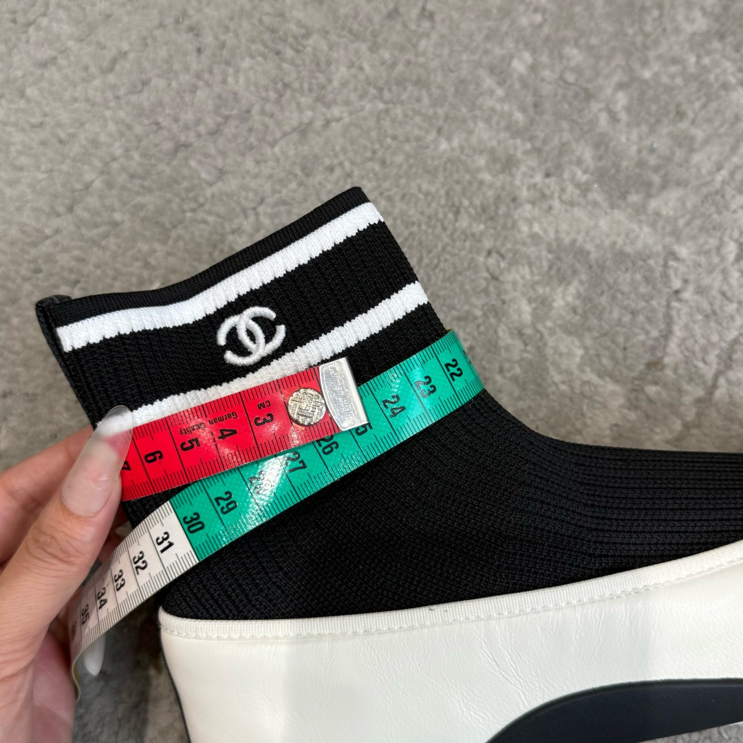 G266 CHANEL 香奈儿 2026 早秋新款 圆头 蝴蝶结 袜套芭蕾舞鞋这双把优雅刻在骨子里的Chanel袜靴!经 G266 CHANEL 香奈儿 2026 早秋新款 圆头 蝴蝶结 袜套芭蕾舞鞋这双把优雅刻在骨子里的Chanel袜靴!经