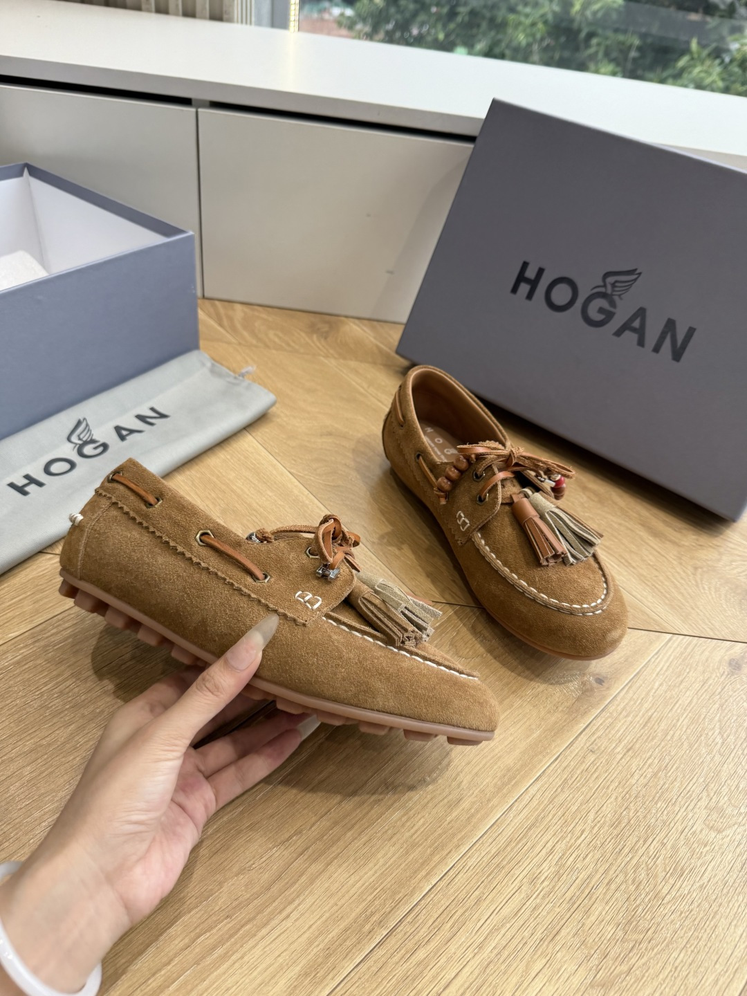 G013顶级品质 Hoga*26ss夏季新款彩穗流苏乐福鞋 自带松弛复古英伦氛围感的四季乐福豆豆鞋,圆润船型鞋头,鞋身搭 G013顶级品质 Hoga*26ss夏季新款彩穗流苏乐福鞋 自带松弛复古英伦氛围感的四季乐福豆豆鞋,圆润船型鞋头,鞋身搭
