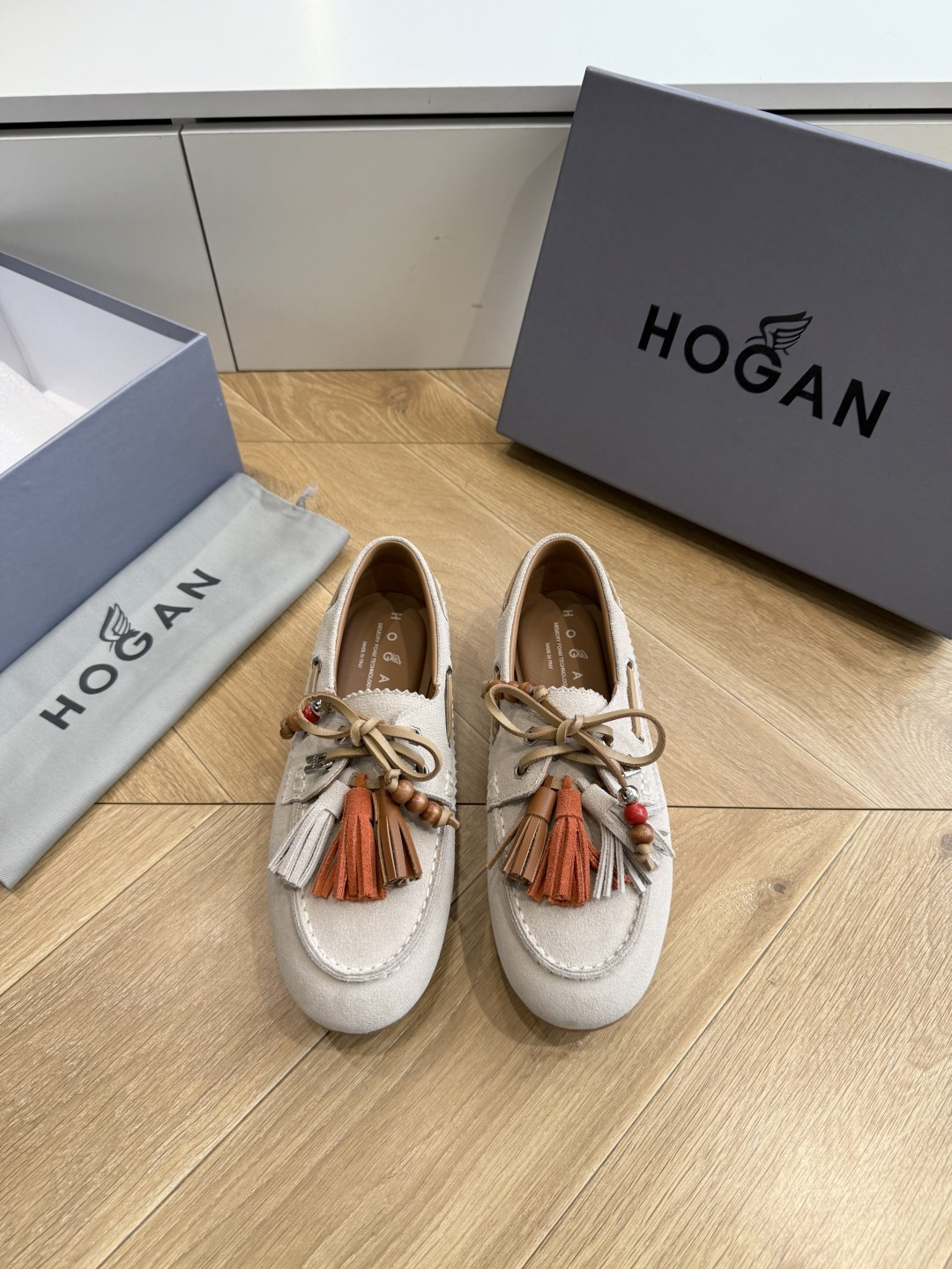 G013顶级品质 Hoga*26ss夏季新款彩穗流苏乐福鞋 自带松弛复古英伦氛围感的四季乐福豆豆鞋,圆润船型鞋头,鞋身搭 G013顶级品质 Hoga*26ss夏季新款彩穗流苏乐福鞋 自带松弛复古英伦氛围感的四季乐福豆豆鞋,圆润船型鞋头,鞋身搭
