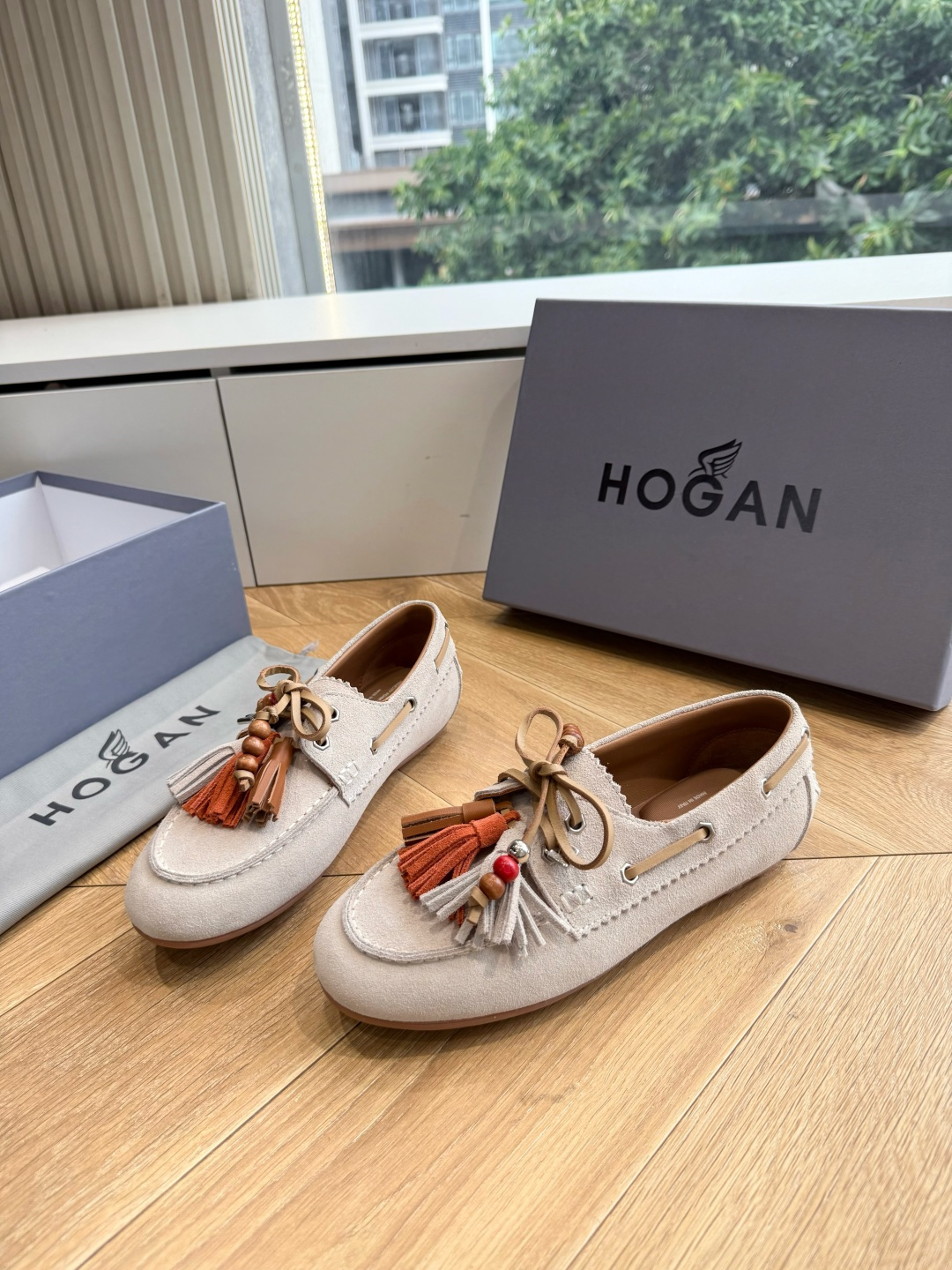 G013顶级品质 Hoga*26ss夏季新款彩穗流苏乐福鞋 自带松弛复古英伦氛围感的四季乐福豆豆鞋,圆润船型鞋头,鞋身搭 G013顶级品质 Hoga*26ss夏季新款彩穗流苏乐福鞋 自带松弛复古英伦氛围感的四季乐福豆豆鞋,圆润船型鞋头,鞋身搭