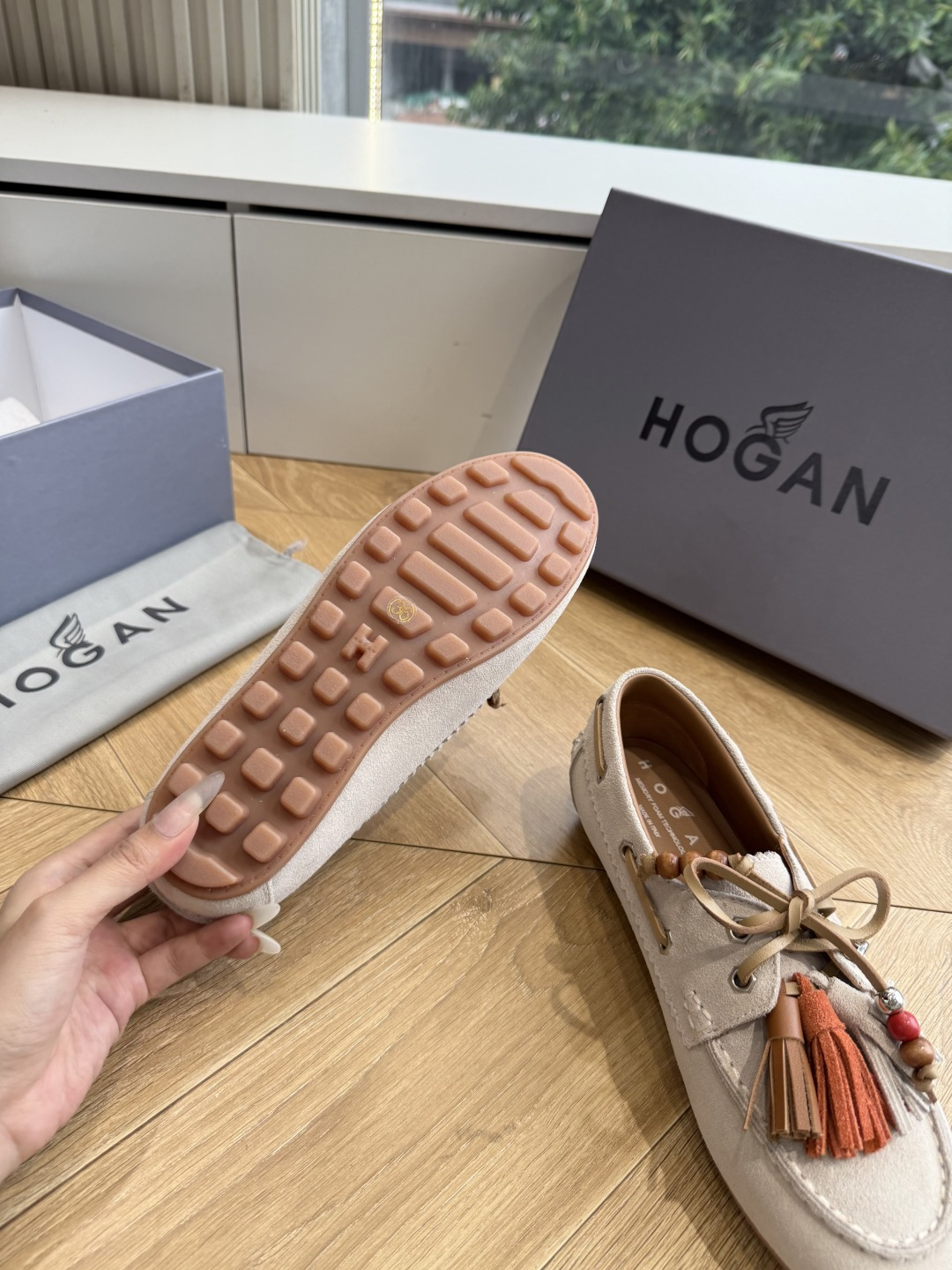 G013顶级品质 Hoga*26ss夏季新款彩穗流苏乐福鞋 自带松弛复古英伦氛围感的四季乐福豆豆鞋,圆润船型鞋头,鞋身搭 G013顶级品质 Hoga*26ss夏季新款彩穗流苏乐福鞋 自带松弛复古英伦氛围感的四季乐福豆豆鞋,圆润船型鞋头,鞋身搭