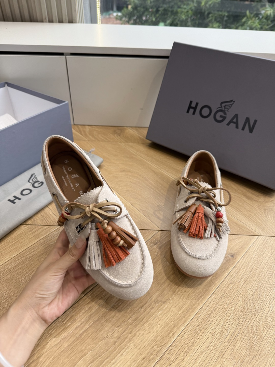 G013顶级品质 Hoga*26ss夏季新款彩穗流苏乐福鞋 自带松弛复古英伦氛围感的四季乐福豆豆鞋,圆润船型鞋头,鞋身搭 G013顶级品质 Hoga*26ss夏季新款彩穗流苏乐福鞋 自带松弛复古英伦氛围感的四季乐福豆豆鞋,圆润船型鞋头,鞋身搭