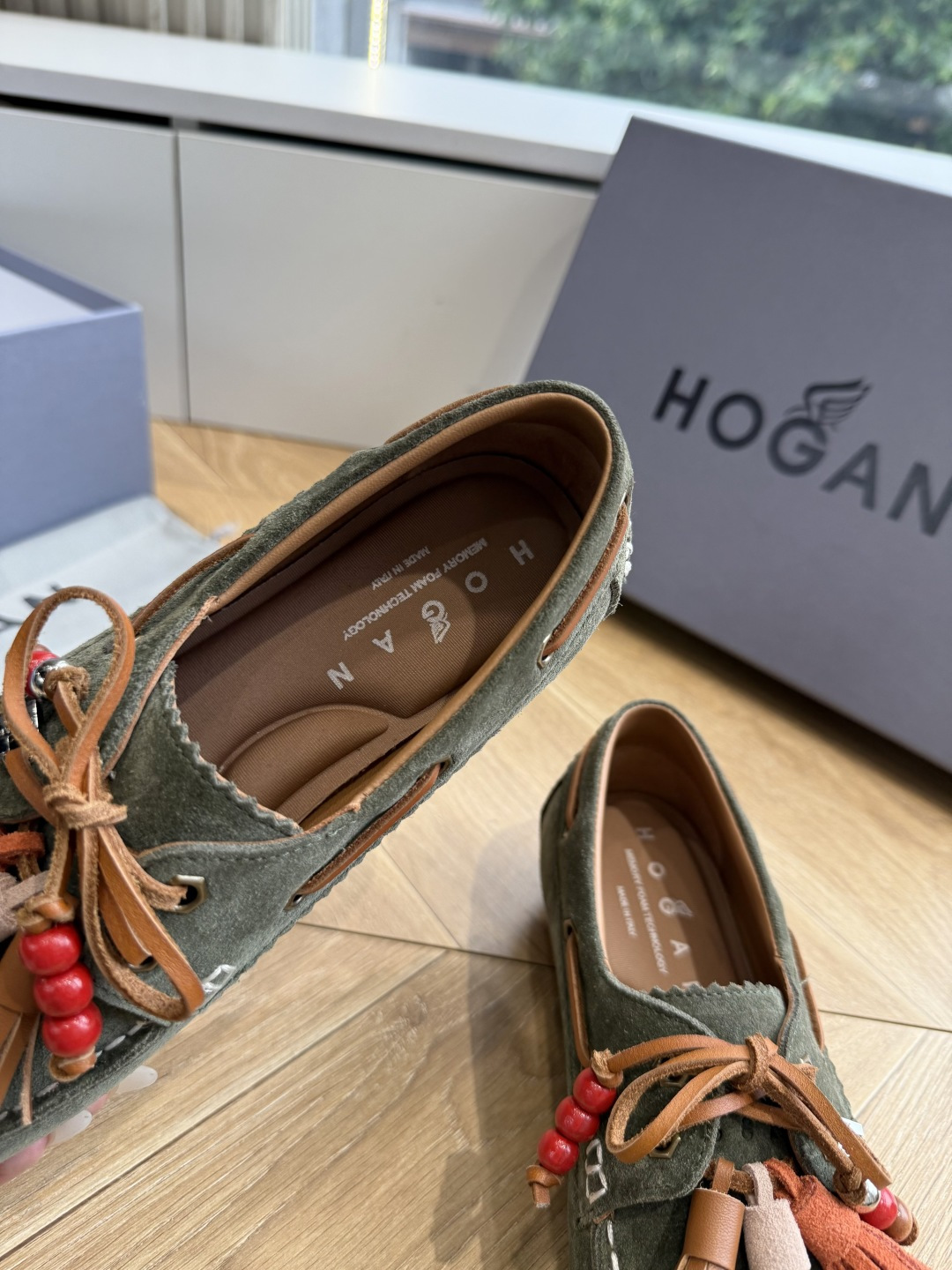 G013顶级品质 Hoga*26ss夏季新款彩穗流苏乐福鞋 自带松弛复古英伦氛围感的四季乐福豆豆鞋,圆润船型鞋头,鞋身搭 G013顶级品质 Hoga*26ss夏季新款彩穗流苏乐福鞋 自带松弛复古英伦氛围感的四季乐福豆豆鞋,圆润船型鞋头,鞋身搭