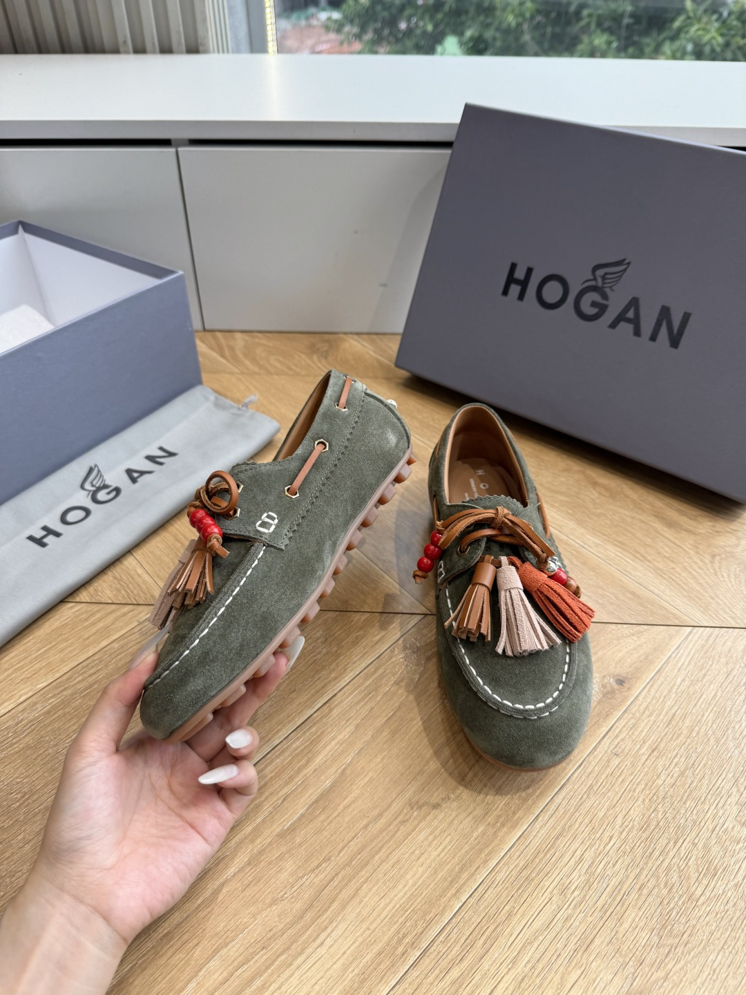 G013顶级品质 Hoga*26ss夏季新款彩穗流苏乐福鞋 自带松弛复古英伦氛围感的四季乐福豆豆鞋,圆润船型鞋头,鞋身搭 G013顶级品质 Hoga*26ss夏季新款彩穗流苏乐福鞋 自带松弛复古英伦氛围感的四季乐福豆豆鞋,圆润船型鞋头,鞋身搭