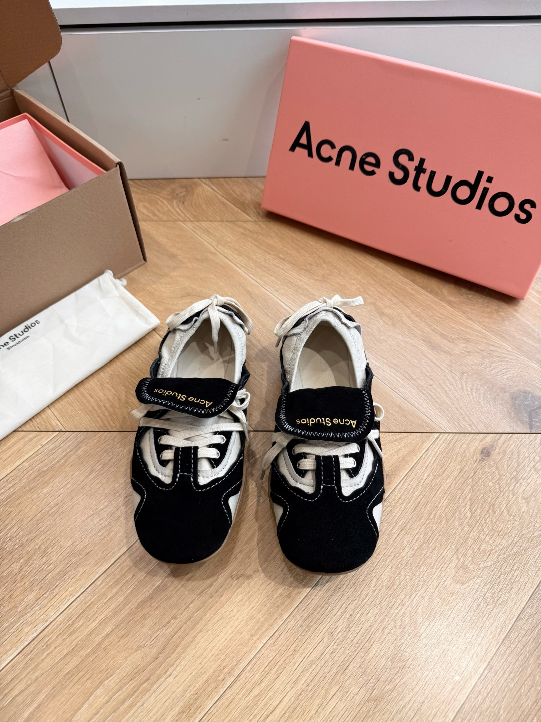 G213顶级品质 Acne Studios 26ss 秋季新款走秀款芭蕾鞋 可以说每一双都是可以珍藏的鞋子 今年这款芭蕾 G213顶级品质 Acne Studios 26ss 秋季新款走秀款芭蕾鞋 可以说每一双都是可以珍藏的鞋子 今年这款芭蕾