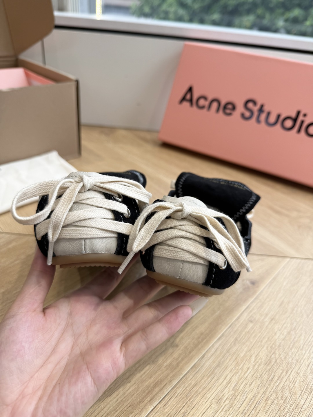 G213顶级品质 Acne Studios 26ss 秋季新款走秀款芭蕾鞋 可以说每一双都是可以珍藏的鞋子 今年这款芭蕾 G213顶级品质 Acne Studios 26ss 秋季新款走秀款芭蕾鞋 可以说每一双都是可以珍藏的鞋子 今年这款芭蕾