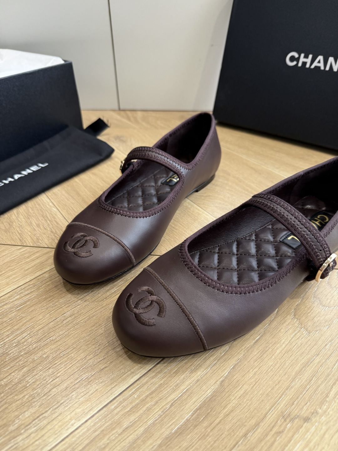 G988😀CHANEL* 香奈儿小香2026专柜同步新款单鞋 极简设计 超好搭配的日常款、无论高度 质感都无可挑剔。小方
