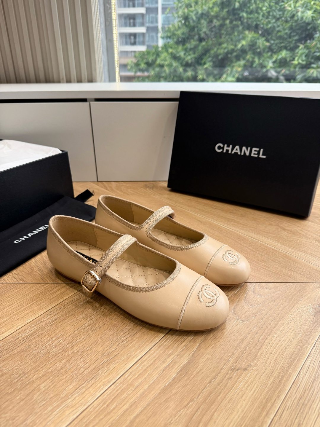G988😀CHANEL* 香奈儿小香2026专柜同步新款单鞋 极简设计 超好搭配的日常款、无论高度 质感都无可挑剔。小方 G988😀CHANEL* 香奈儿小香2026专柜同步新款单鞋 极简设计 超好搭配的日常款、无论高度 质感都无可挑剔。小方