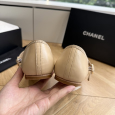 G988😀CHANEL* 香奈儿小香2026专柜同步新款单鞋 极简设计 超好搭配的日常款、无论高度 质感都无可挑剔。小方 G988😀CHANEL* 香奈儿小香2026专柜同步新款单鞋 极简设计 超好搭配的日常款、无论高度 质感都无可挑剔。小方