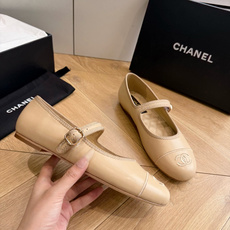 G988😀CHANEL* 香奈儿小香2026专柜同步新款单鞋 极简设计 超好搭配的日常款、无论高度 质感都无可挑剔。小方 G988😀CHANEL* 香奈儿小香2026专柜同步新款单鞋 极简设计 超好搭配的日常款、无论高度 质感都无可挑剔。小方
