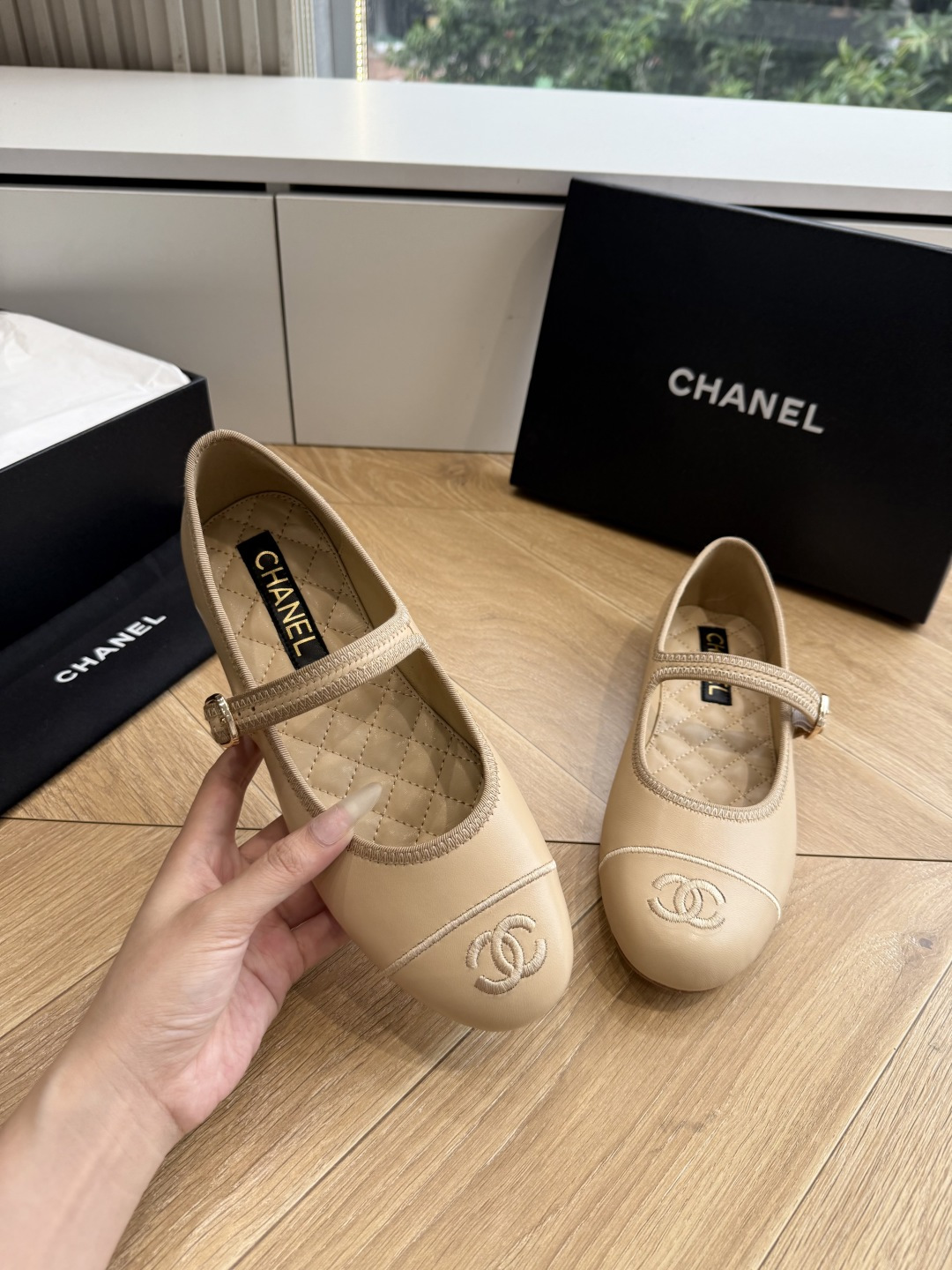 G988😀CHANEL* 香奈儿小香2026专柜同步新款单鞋 极简设计 超好搭配的日常款、无论高度 质感都无可挑剔。小方 G988😀CHANEL* 香奈儿小香2026专柜同步新款单鞋 极简设计 超好搭配的日常款、无论高度 质感都无可挑剔。小方
