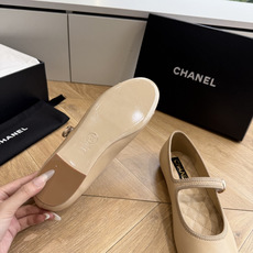 G988😀CHANEL* 香奈儿小香2026专柜同步新款单鞋 极简设计 超好搭配的日常款、无论高度 质感都无可挑剔。小方 G988😀CHANEL* 香奈儿小香2026专柜同步新款单鞋 极简设计 超好搭配的日常款、无论高度 质感都无可挑剔。小方