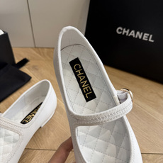 G988😀CHANEL* 香奈儿小香2026专柜同步新款单鞋 极简设计 超好搭配的日常款、无论高度 质感都无可挑剔。小方 G988😀CHANEL* 香奈儿小香2026专柜同步新款单鞋 极简设计 超好搭配的日常款、无论高度 质感都无可挑剔。小方