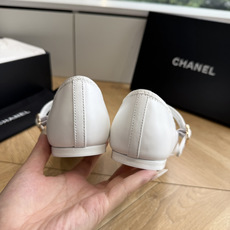 G988😀CHANEL* 香奈儿小香2026专柜同步新款单鞋 极简设计 超好搭配的日常款、无论高度 质感都无可挑剔。小方 G988😀CHANEL* 香奈儿小香2026专柜同步新款单鞋 极简设计 超好搭配的日常款、无论高度 质感都无可挑剔。小方