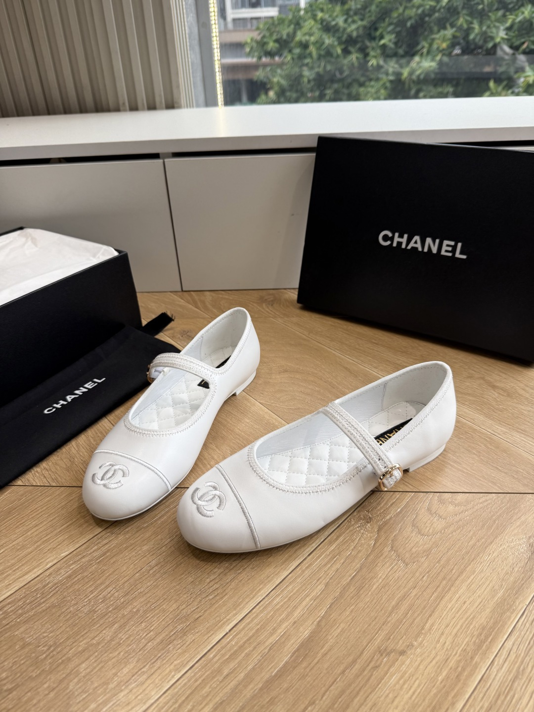 G988😀CHANEL* 香奈儿小香2026专柜同步新款单鞋 极简设计 超好搭配的日常款、无论高度 质感都无可挑剔。小方 G988😀CHANEL* 香奈儿小香2026专柜同步新款单鞋 极简设计 超好搭配的日常款、无论高度 质感都无可挑剔。小方