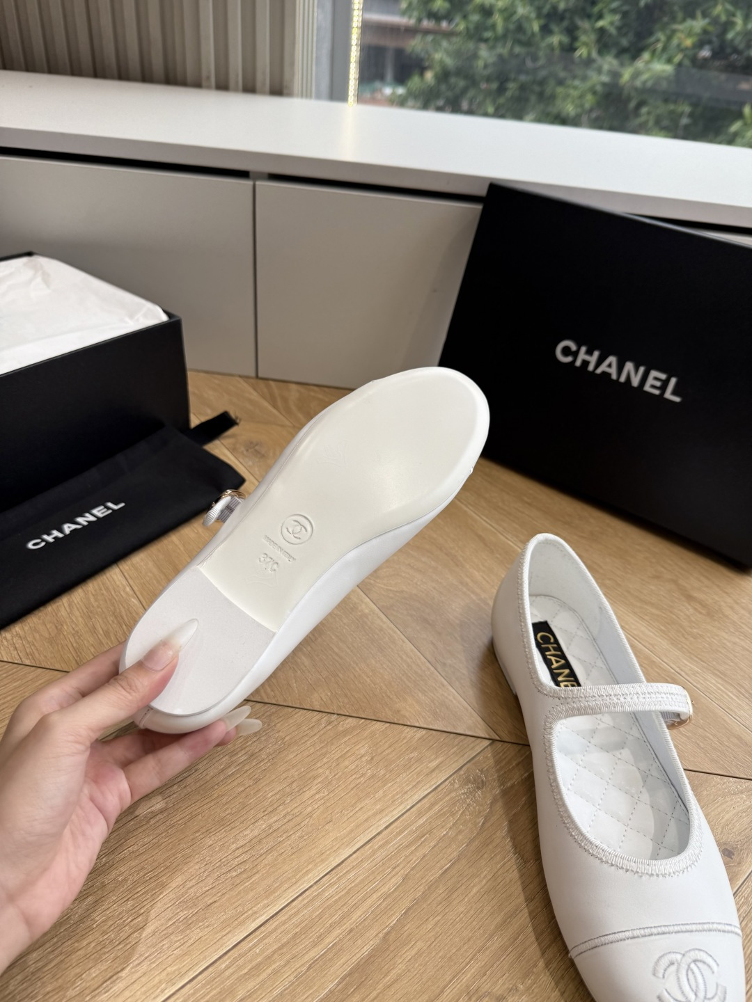 G988😀CHANEL* 香奈儿小香2026专柜同步新款单鞋 极简设计 超好搭配的日常款、无论高度 质感都无可挑剔。小方 G988😀CHANEL* 香奈儿小香2026专柜同步新款单鞋 极简设计 超好搭配的日常款、无论高度 质感都无可挑剔。小方