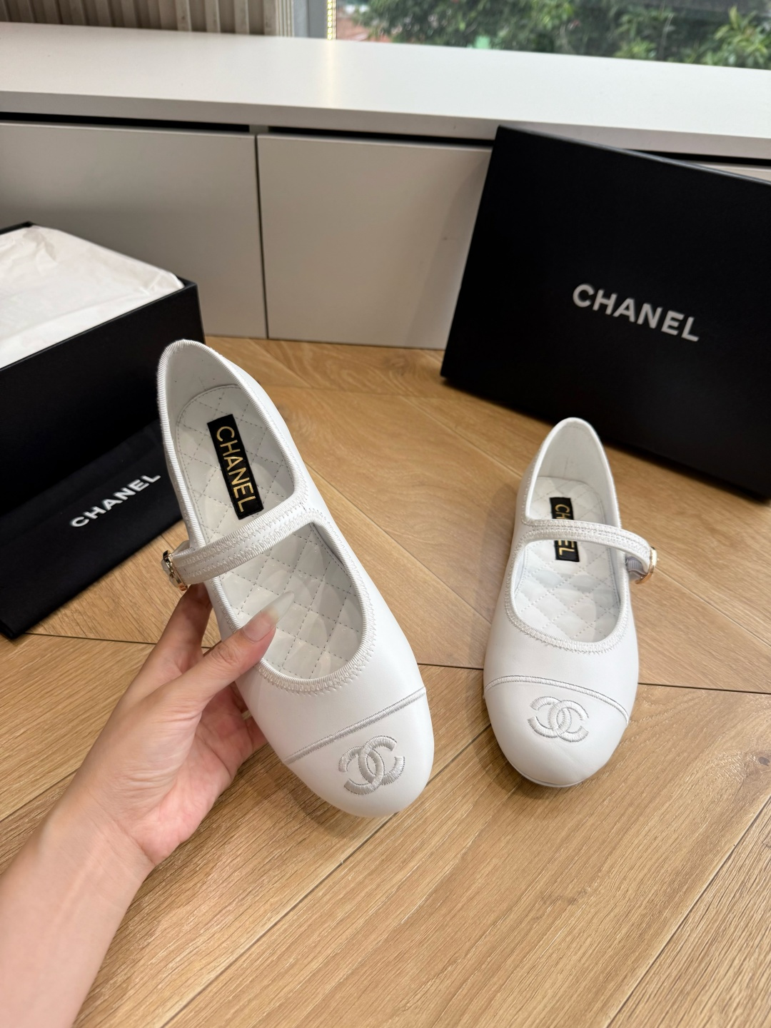 G988😀CHANEL* 香奈儿小香2026专柜同步新款单鞋 极简设计 超好搭配的日常款、无论高度 质感都无可挑剔。小方 G988😀CHANEL* 香奈儿小香2026专柜同步新款单鞋 极简设计 超好搭配的日常款、无论高度 质感都无可挑剔。小方
