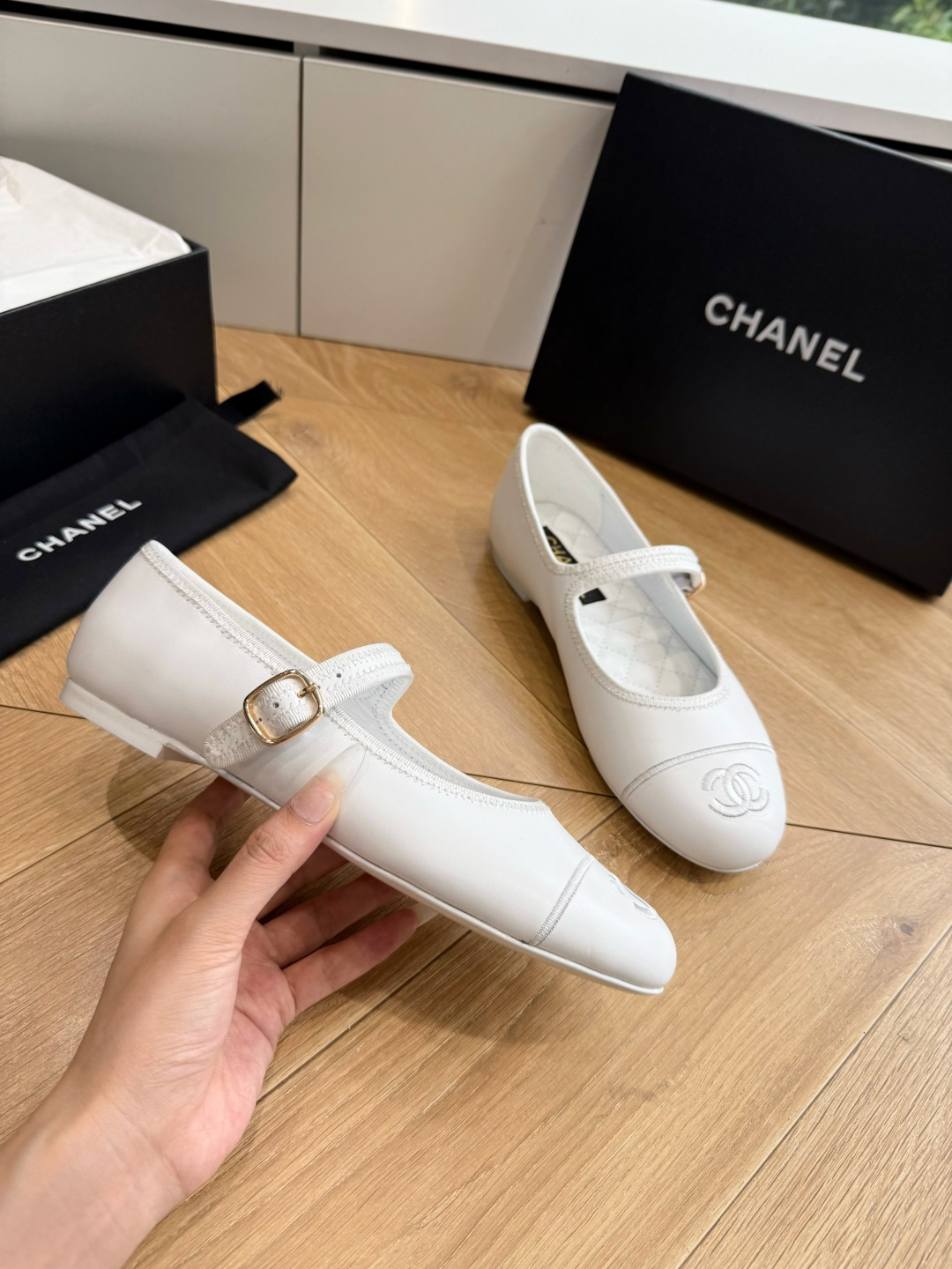 G988😀CHANEL* 香奈儿小香2026专柜同步新款单鞋 极简设计 超好搭配的日常款、无论高度 质感都无可挑剔。小方 G988😀CHANEL* 香奈儿小香2026专柜同步新款单鞋 极简设计 超好搭配的日常款、无论高度 质感都无可挑剔。小方