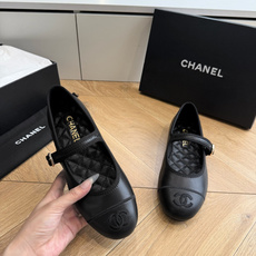 G988😀CHANEL* 香奈儿小香2026专柜同步新款单鞋 极简设计 超好搭配的日常款、无论高度 质感都无可挑剔。小方 G988😀CHANEL* 香奈儿小香2026专柜同步新款单鞋 极简设计 超好搭配的日常款、无论高度 质感都无可挑剔。小方