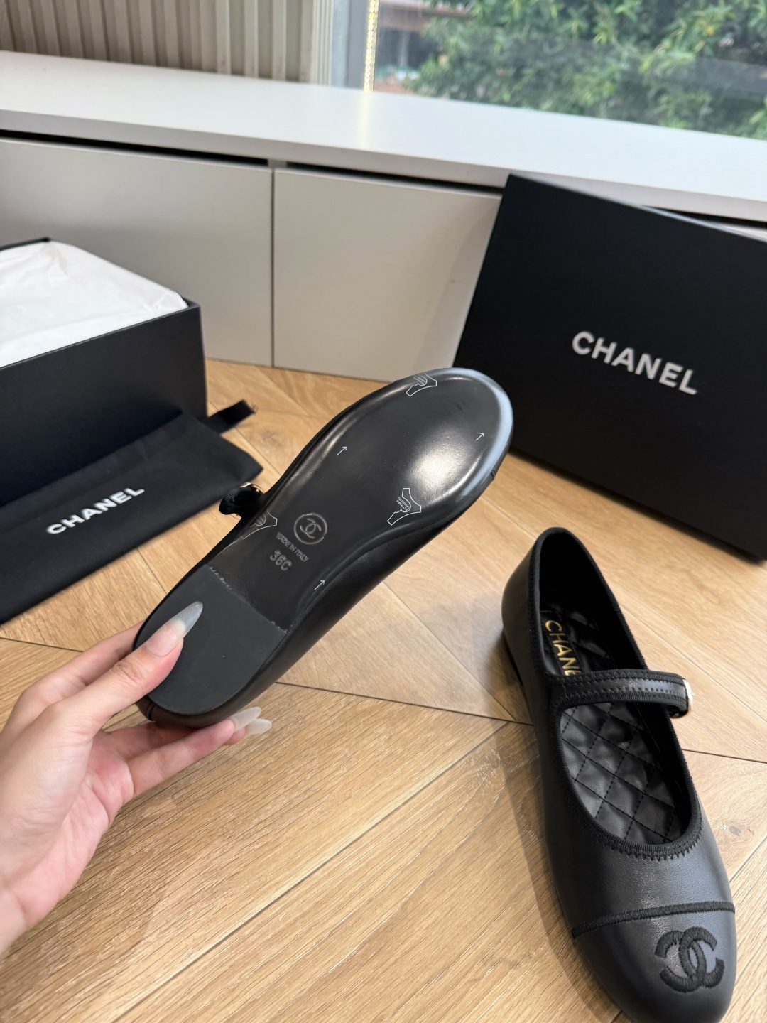 G988😀CHANEL* 香奈儿小香2026专柜同步新款单鞋 极简设计 超好搭配的日常款、无论高度 质感都无可挑剔。小方 G988😀CHANEL* 香奈儿小香2026专柜同步新款单鞋 极简设计 超好搭配的日常款、无论高度 质感都无可挑剔。小方